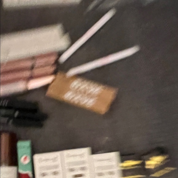 Assorted Makeup Collection - Picture 7 of 7